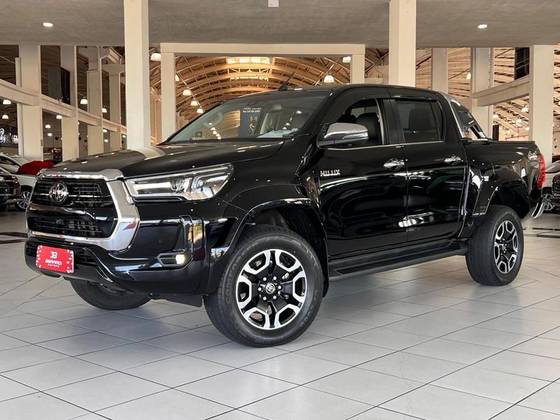 TOYOTA HILUX 2.8 D-4D TURBO DIESEL CD SRX PLUS 4X4 AUTOMÁTICO